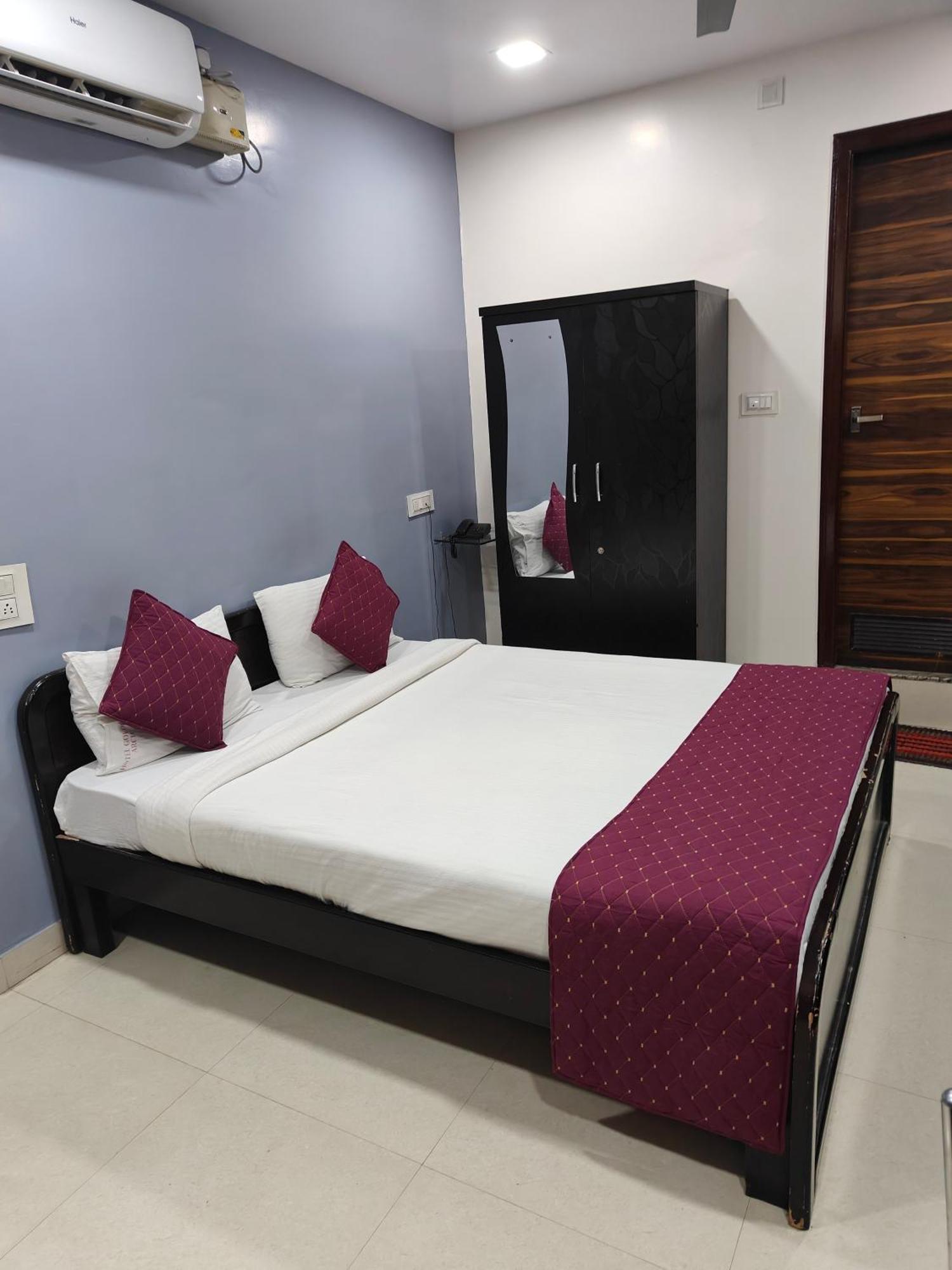 Hotel Golden Arch 벵갈루루 외부 사진